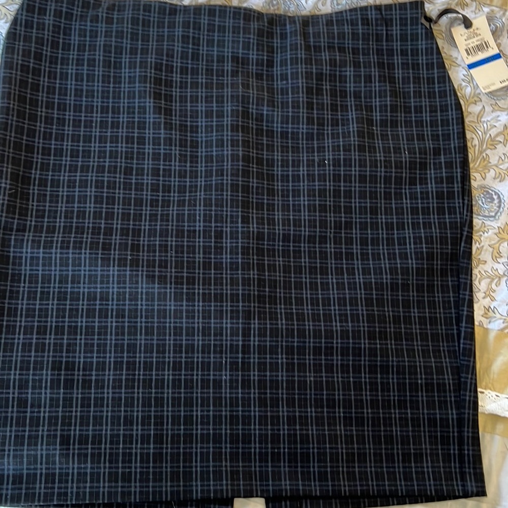 Black and gray plaid elastic waist pencil skirt with kick pleat in back